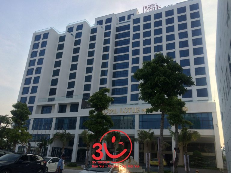 Vách ngăn MFC tại khách sạn Royal Lotus Hotel Đà Nẵng đã được nâng cấp lên mức độ tiên tiến nhất. Quý khách có thể tận hưởng không gian phòng ngủ rộng rãi và sang trọng, tách biệt với không gian phòng khách với vách ngăn đầy đủ tiện nghi.