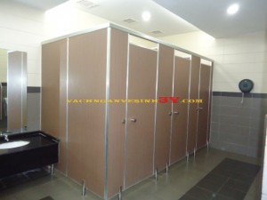 vách ngăn toilet