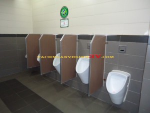 vách ngăn toilet