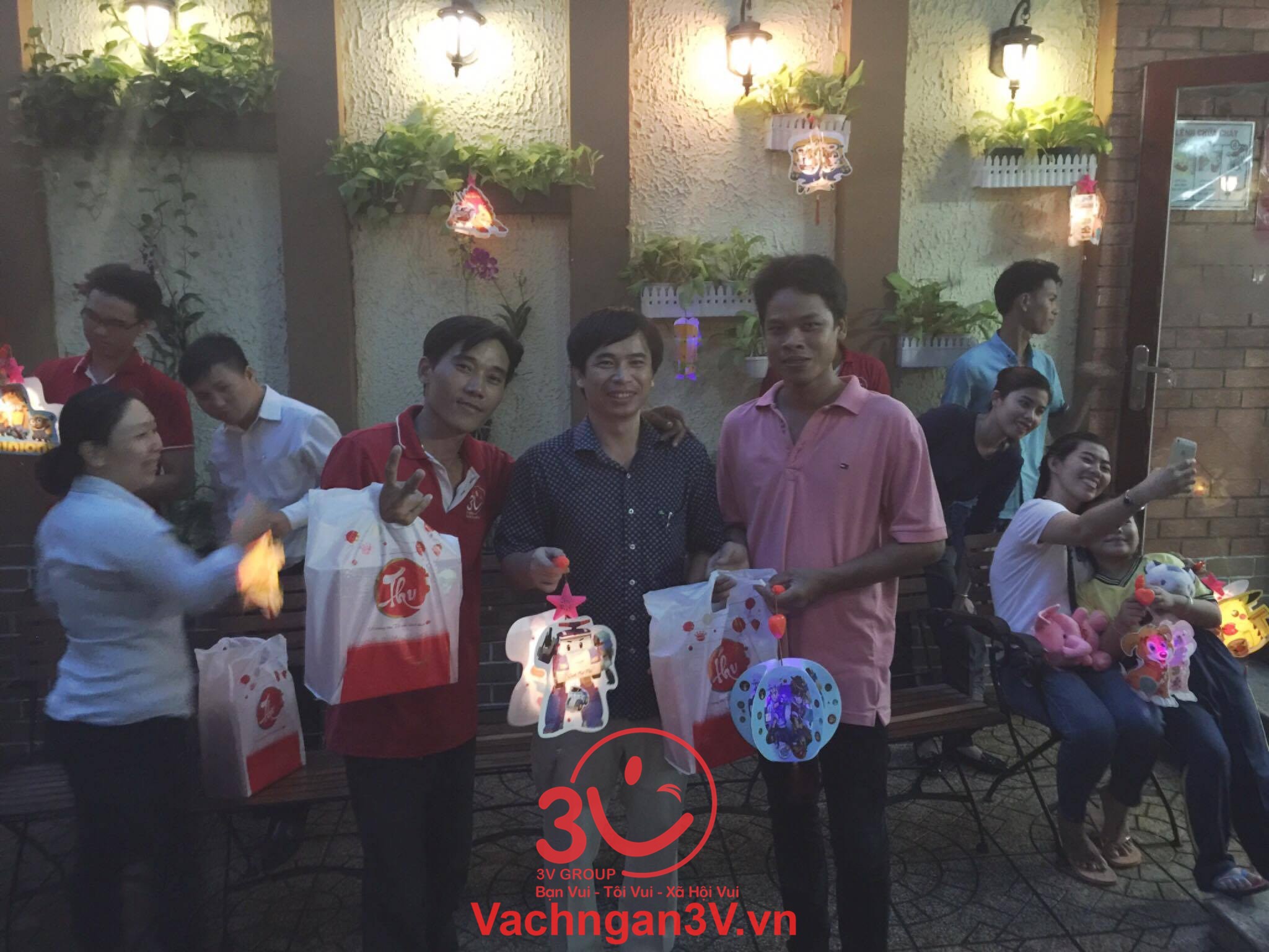 Buổi tiệc diễn ra trongkhông khí ấm áp của sự đoàn viên, gắn kết các thành viên trong đại gia đình 3V.