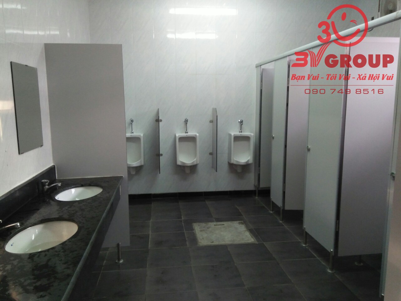 vách ngăn toilet 1