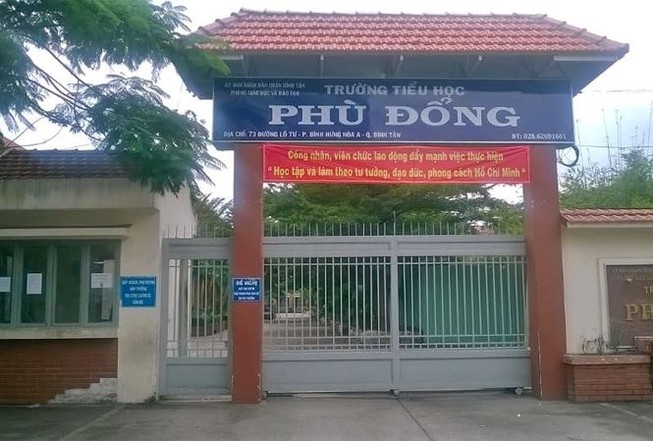 thi công vách ngăn vệ sinh cho trường tiểu học phù đổng