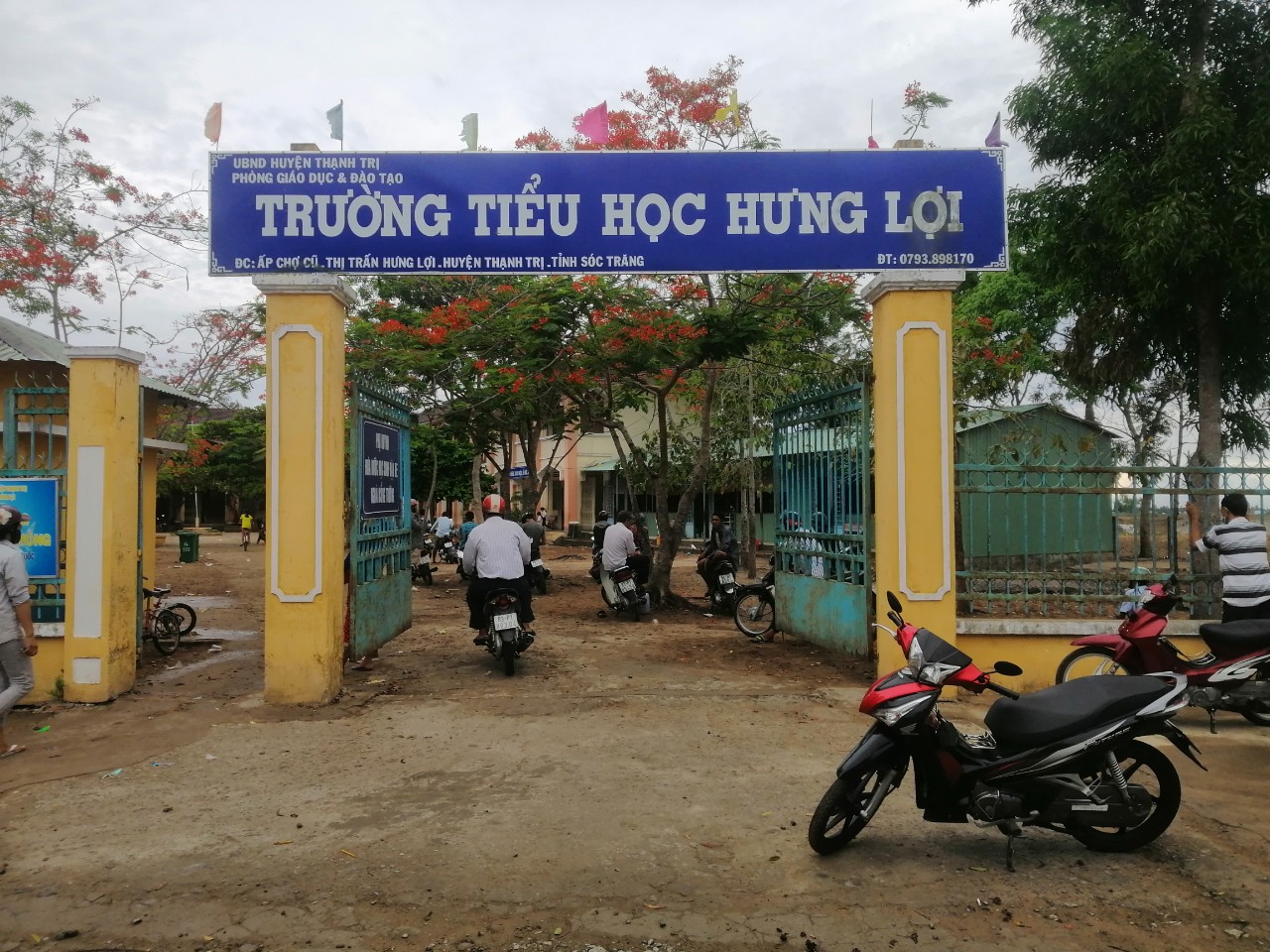 Vách ngăn toilet Trường TH Hưng Lợi đi đầu xu hướng