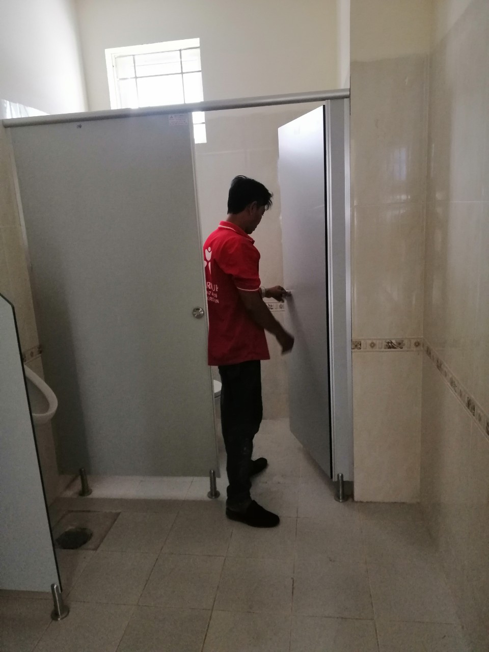 thi công vách ngăn toilet tại Sóc Trăng