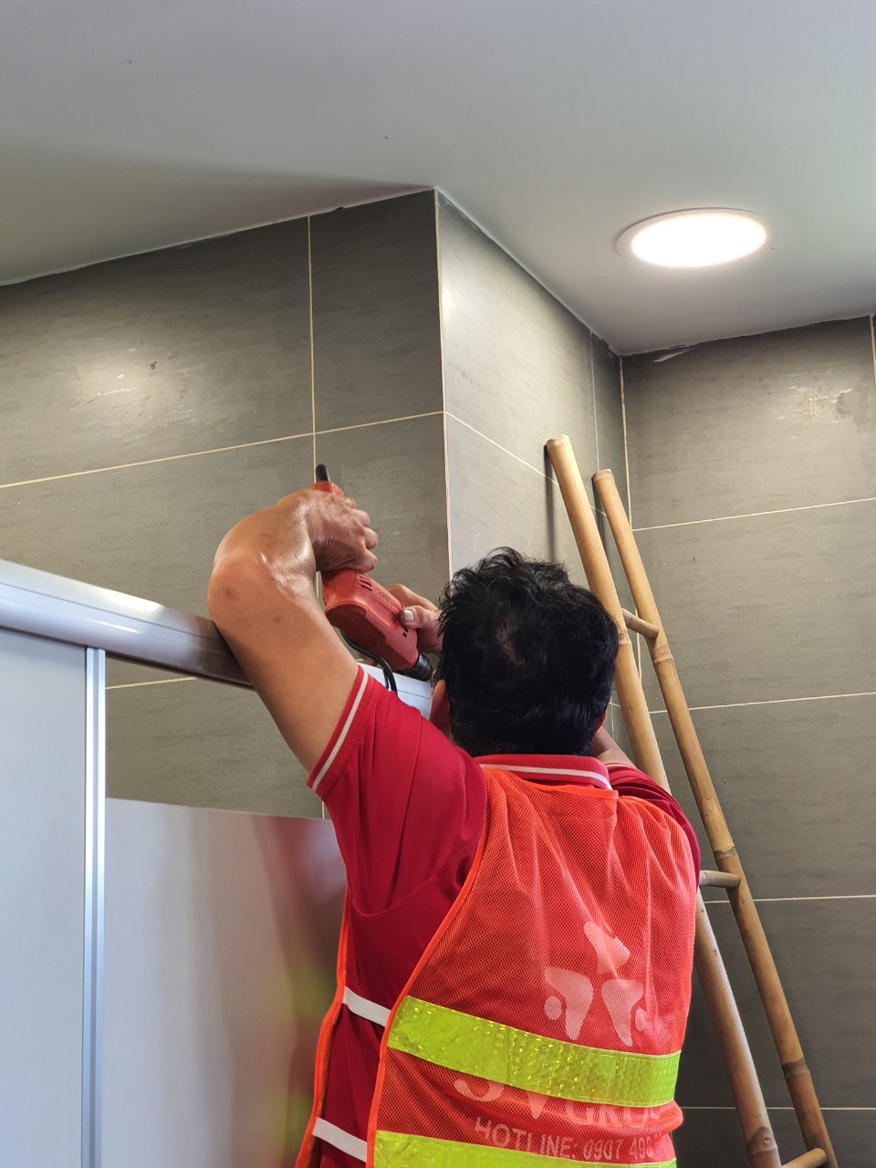 Vách ngăn toilet là một trong những ứng dụng phổ biến của các dự án thiết kế nội thất. Mang lại không gian riêng tư và tạo điểm nhấn cho phòng vệ sinh. Chọn từ những mẫu vách ngăn toilet cao cấp và hiệu quả để nâng cao giá trị cho không gian của bạn.